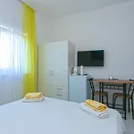 19 Διαμέρισμα *