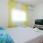 19 Διαμέρισμα *