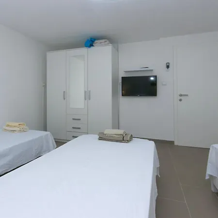 Apartment 19