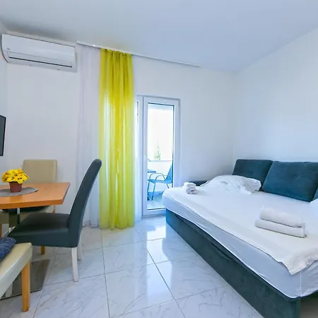 19 * Makarska