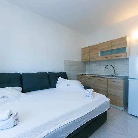 Apartment 19