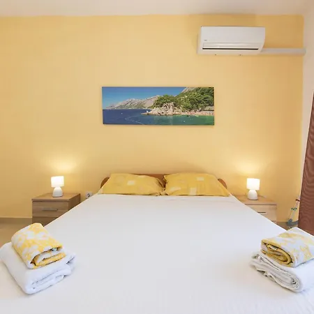 19 * Makarska