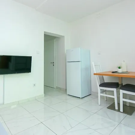 Apartment 19 *