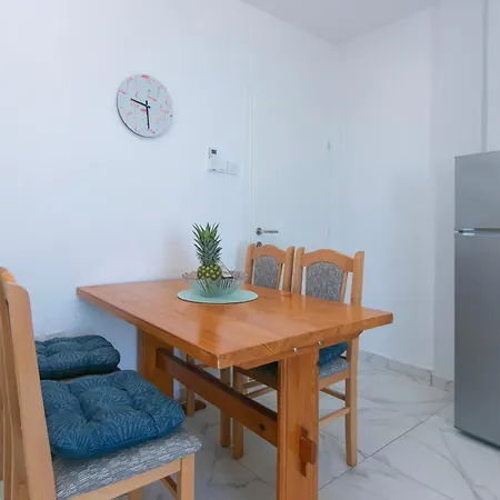 Apartment 19 *