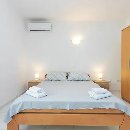 19 Makarska