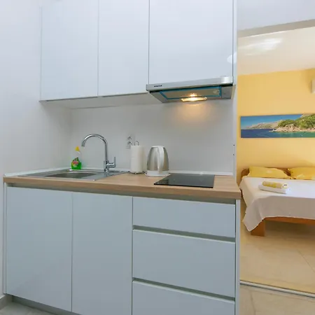 Apartment 19