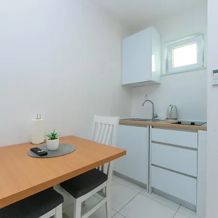 Apartment 19